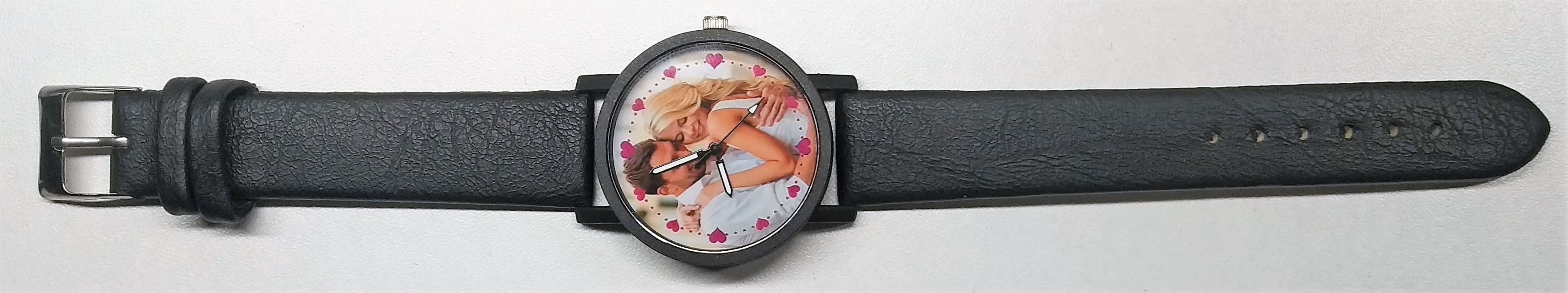 Černé náramkové hodinky s vlastní foto